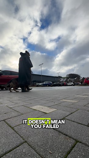 First session back in the UK with Dot today and I want to talk about something most people don’t like to admit. Regression is real. When it comes to reactive dogs, progress is never a straight line. You can have weeks of calm, controlled walks, then life happens, routines break, environments change and suddenly those old patterns start creeping back in. Today, I went in with zero expectation. No pressure to ‘get it right,’ just a focus on rebuilding stability and letting her decompress. We worke