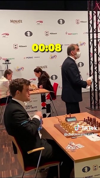 Magnus Carlsen plays against the late gambit 💀 #chess #magnuscarlsen