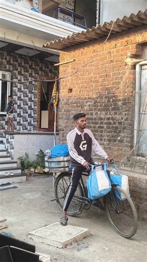 इसे साइकल पर घूमना था 😆🚲 #comedy #youtube #viral