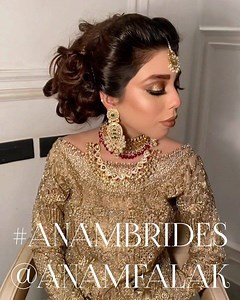 Bookings and Queries: 03212825051 or email us on info@anammakeup.com So excited to share a sneak peek into something I’ve been working on (apart from the 100 other things I’ve been working on and work on 🤣 I know I surprise myself sometimes but hey if I can do it without losing my mind, which I do most of the time but try to keep as calm as I can, you all can too!) So this is for all of you beautiful girls on here! This gorgeous outfit is by one of my absolute favourites @nadiafarooquiofficial 