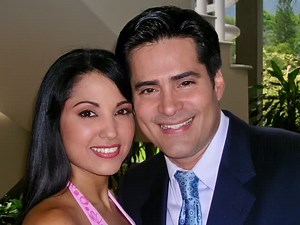 Se me atravesaron algunas fotos durante de la novela El Amor Las Vuelve Locas que tuve la dicha de protagonizar junto a mi querido Carlos Montilla! Aquí nuevamente Dios me bendijo con un elenco de LUJO! bellos compañeros y fabulosos actores y actrices! Aún guardo tan gratos recuerdos! Fastuosa producción de #venevision escrita por mi admirado @albertoescritorgomez y dirigida por mi amado César Bolivar ( ) “Fernanda y Pablo”un amor inquebrantable separados por el destino! me divertí tanto con Fab