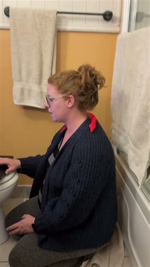 ai on a job interview is wild 😆 #parakeetaipartner #jobsearch #interviewtips #ai #fyp #viralmusic