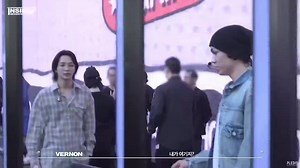 [VID] INSIDE SEVENTEEN Anh Vernon nhà ta không chỉ biết rap, biết hát, biết nhảy, biết sáng tác, biết viết lời,... Mà anh Vernon cháu còn biết .... meo meoooo Cre: @v_vPsycheros #Ming | Halfblood Prince Vernon - Like17VN