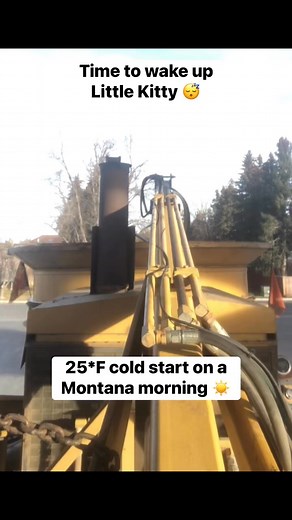 Cold starting our Mighty Giant 5012 Hay Grinder on a 25*F Montana morning! ☀️#TheBeardedGrinder #600 HP #3408CAT | Custom Hay Grinding and Trucking