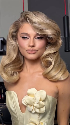 АНЯ ГУСЕВА | УКЛАДКИ ПРИЧЕСКИ | Москва on Instagram: "MAKE UP @poniroma 😍💄 MODEL @kate_motovilova 🎀💅 HAIRSTYLE @aniguseva"