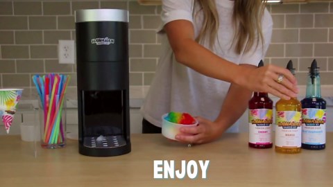 Amazon.com: Hawaiian Shaved Ice S777 Snow Cone and Shaved Ice Machine with Blade Adjustment Knob and 5 Reusable Plastic Ice Mold Cups. Great for Granitas, Seltzers, Italian Soda and More 120V, Matte Black: Home & Kitchen