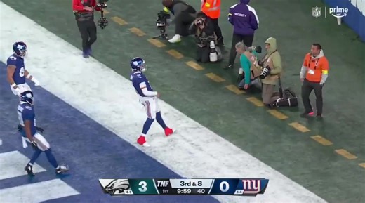 Jaxson Dart scrambles for a 19-yard Giants touchdown run. The Giants take a 7-3 lead over the Eagles in the 1st. The Giants have scored a touchdown on the opening drive in each of Jaxson Dart’s 3 starts. | Doug Rush