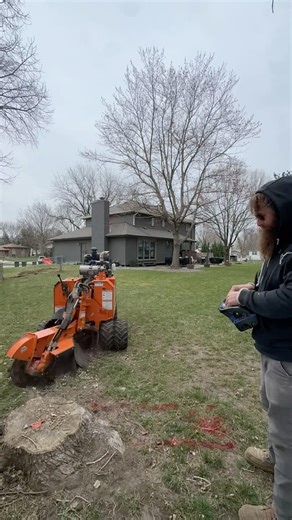 Let's grind a stump with a remote machine! #stumpgrinding #turbodiesel @hydraulicmaster