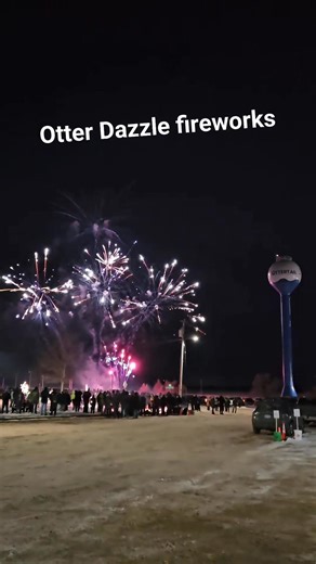 Otter Dazzle in Ottertail, MN ended with a bang. A 10 minute firework show concluded with a grand grand finale. #fireworks #fireworksdisplay #holiday #holidayseason #Christmas #holidayvibes #holidayfun #lakelife #findyourinnerotter #ottertailcounty #minnesota #onlyinmn #starofthenorth | Otter Tail Lakes Country