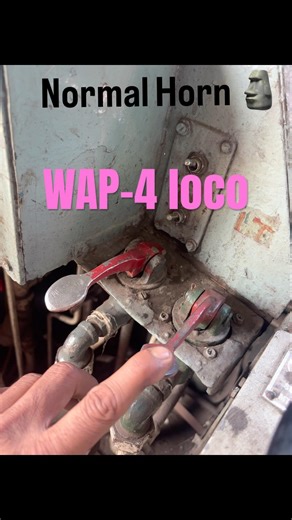 High and low tone horn of normal locomotive like WAG5,WAP4 #soundings #horn #wap4 #wag5 #train #loco