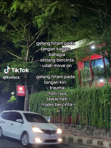 Arti Gelang Hitam di Tangan: Simbol dan Makna