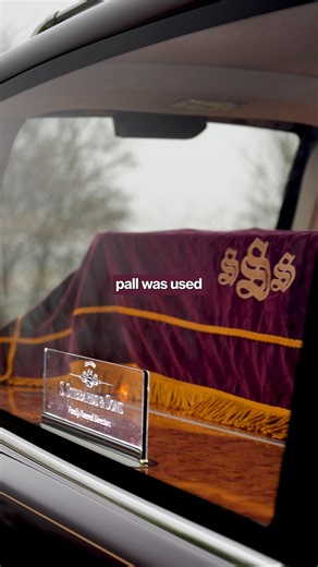 A brief history of the traditional funeral pall🎩 Once a common and practical item within the funeral profession, the funeral pall was used to drape over a coffin as a sign of dignity and respect during a service. Historically, it helped create a sense of unity and modesty, keeping the focus on remembrance and the person being honoured rather than the coffin itself. Today, the pall remains a symbolic gesture, a quiet tradition that continues to represent respect, care and remembrance🙏 | S. Stib