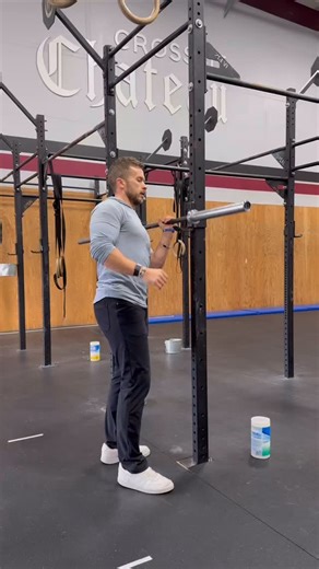 Why your squats hurt. Most squat pain doesn’t come from being “weak.” It comes from losing positions under load. When tension breaks down, the body compensates. Knees cave in. The core softens. Weight shifts forward. The chest collapses. And suddenly the squat feels unstable, uncomfortable, or painful. Strong squats are built on three things: tension, balance, and depth. Whether it’s a back squat or a front squat, the fundamentals stay the same: • Proper rack height so you can unrack without fig