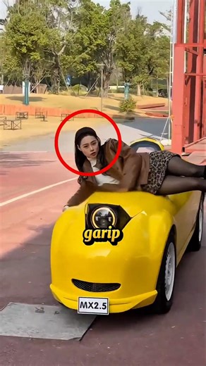 Kız Garip Arabaları Almış❗