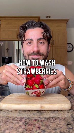 Properly wash strawberries with vinegar, salt, and baking soda