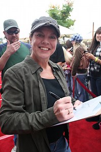 Throat Cancer Symptoms: What To Know After Death Of Erin Moran, Former Happy Days Star