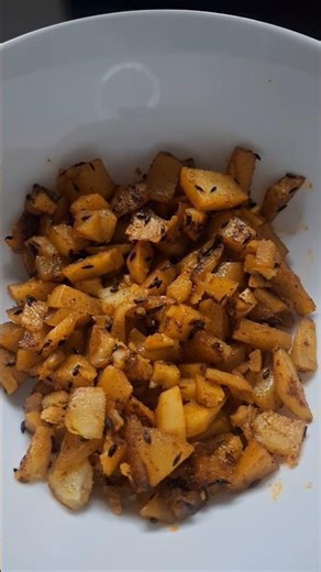 Hey you🧡... This is simple potatoes fry receipe.... do try at home.. #simple #dinner