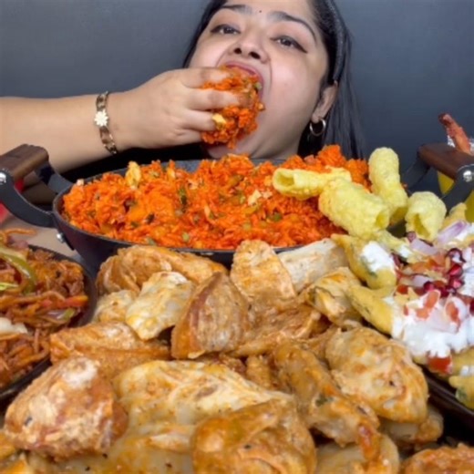 Momo, dahi kachuri 🥵🥟🍻 ‪@MaddyEats‬ #asmrfood #eatingshow #momo#streetfood #bhel #mukbang