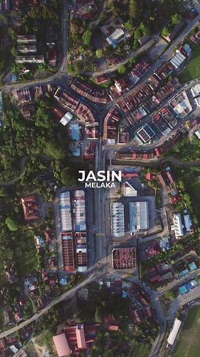 10K views · 338 reactions | Jasin, Melaka feels like a less commercialised version of Melaka City. With its pre-war buildings and laidback nature, the town is a great stop for those heading into to the city from the south. #malaysiatrulyasia #smalltownsmalaysia #jasin #melaka #melacca #kampung #food #travel #roadtrip #historical | Small Towns Malaysia | Facebook