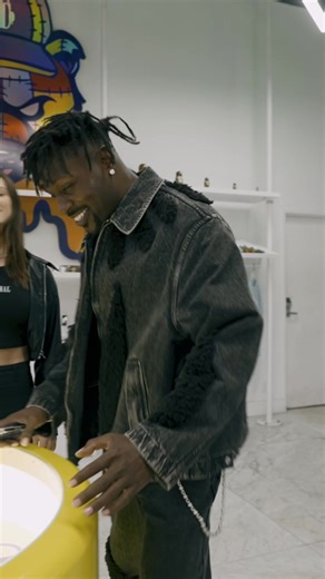 Shop our premium collection at Traditional — now at a 40% OFF 😎 Experience Cali Classics — delivered with care and discretion 🌿 Tap in and explore our collection today 💨 | Traditional Co.