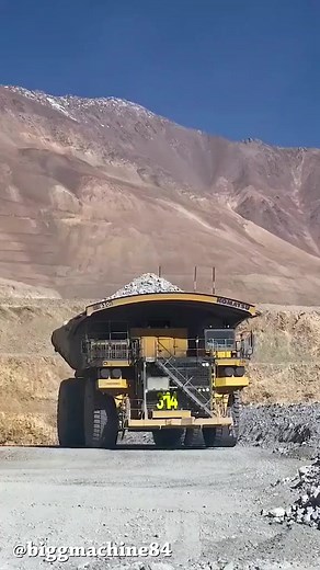 12 reactions | Insane Giant Mining Machines Including RH400 CAT 6020B etc... #miningtiktok #caterpillar #komatsu #truck #excavator #fyp t Mining Machines Including OK RH400 CAT 6020B etc..#miningtiktok. | Construction Machines | Facebook