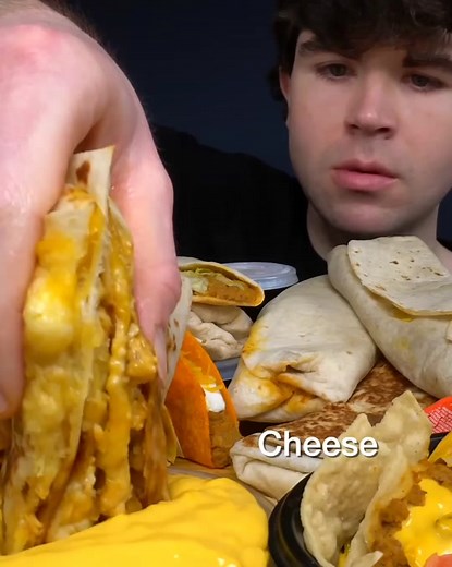 #magicmickey #tacos #burrito #cheese #hungry #favoritemukbanger #mukbang #bigbites #fyp #explore