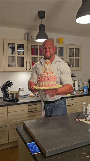 Barbie Torte: Kreative Buttercreme-Dekoration