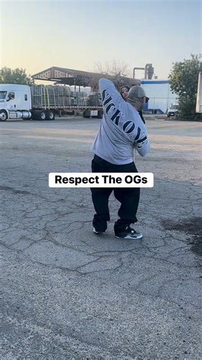 Dance Battle With 2 OGs #Cholo #CholoStyle #Chola #CholaStyle #Gangster #DoMyDance #Chicano #ChicanoStyle #Firme #Stylo #OG #Oldies #Funk #Gfunk #DoMyDance #Fyp #ForYou #ForYouPage | Gangbanginmusic