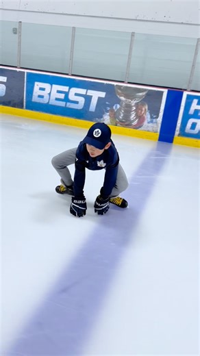 Wilson Wu on Instagram: "3 Steps Mohawk Progression #hockey #skating #kids #skate #beginner #kid #training #tournament #mohawk"