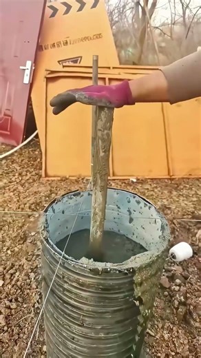 Hit a cement column in liquid with a hammer—the result is incredible!