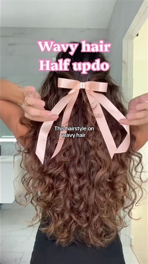 Wavy Hair Was MADE for This Hairstyle 🎀 #wavycurly #wavyhairstyle #longwavyhair #curlcare #curlytips