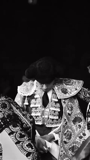 Bullfighting Highlights: Matador's Artful Maneuvers