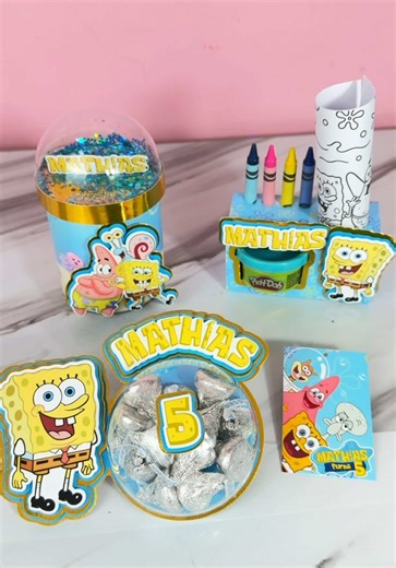 Amé totalmente los productos personalizado que le hicimos a Mathías para su cumpleaños #5 🤩✨ Temática: Bob Esponja 🩵💛 ✨ Pringles ✨ Kisses ✨ Happy Box ✨ Tags #bobesponja #kisses #productospersonalizados #piñata
