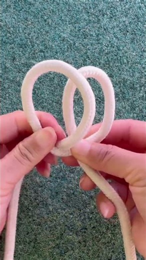 A simple and easy magic knot