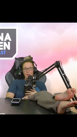 pretty celeb feet 👣 on Instagram: "Jenna Marbles #feet #toes #soles #prettyfeet #prettytoes #celebrity #celeb #celebrityfeet #celebfeet #soles #celebritysoles #celebsoles #celebsinthepose #thepose"