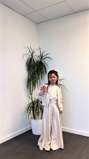 De mooiste looks voor de eerste communie of het lentefeest? 💕Die vind je bij ons! Wij laten je graag enkele van onze favorieten zien. Meer inspiratie opdoen? Kom dan snel eens langs in onze winkel. #communiekleding #communieoutfit #dekinderplaneet