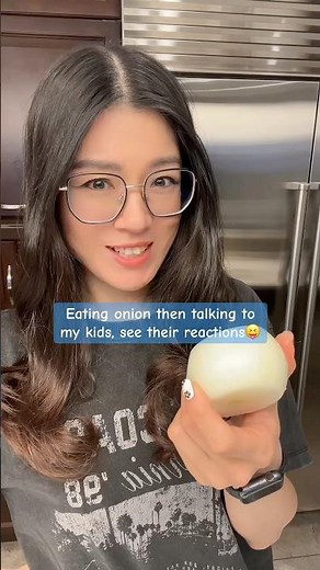 Eating onions and talking to my kids, see their reactions 😝 #funnyvideo #comedy #reaction #humor