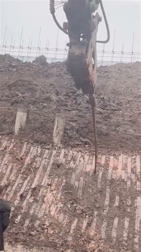 Deep foundation pit slope protection piling process