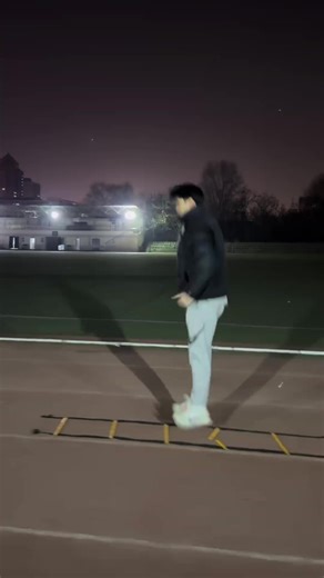 增强式直膝跳💯强化脚踝力量的同时通过双次起跳强化脚踝爆发力（第一跳较小第二次给地面更大的作用力从而_#SprintRace #TrackAndField #RunFast #foryou