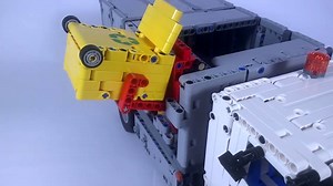 It is time for big cleanup operations! :-D A LEGO Technic recycling truck based on Mercedes Atego Cabin is just what we need and "Tomas Kralicek" just created something that is right for us! Enjoy!!! :-D | Oldlego.com