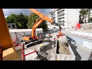 Clamshell telescopic arm on a Hitachi medium excavator (ZX350LC-5) at railway project