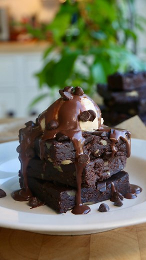 Bertie | seriously fudgy raw brownie with high protein vanilla ice cream (285kcal / 15g protein) pudding but make it healthy. this brownie is... | Instagram