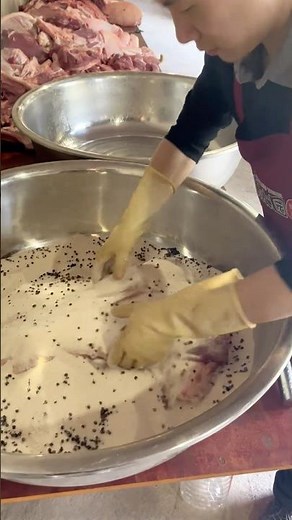 Pork legs cured with salt in this way can be preserved for a long time