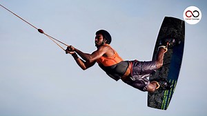 1.2K views · 32 reactions | ¿Sabías que puedes personalizar tu cámara EOS 5D MARK IV para tomar fotos en movimiento?  ¡Aquí te dejamos algunos tips para configurar el autoenfoque y capturar a tu estilo en todo momento!  Disfruta el video completo aquí:  https://bit.ly/2YmCHsC | Canon | Facebook