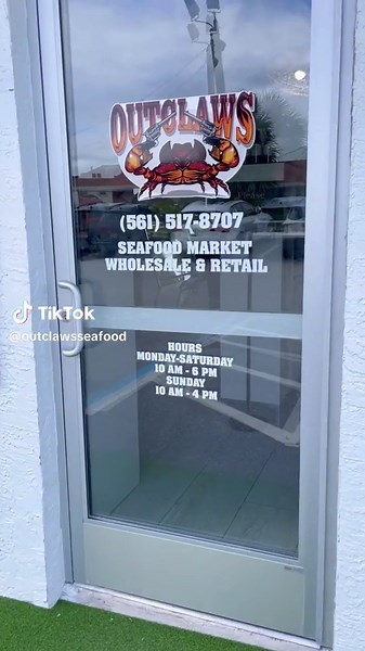 Clamming up about how shell-icious these Cedar Key Middle Neck Clams are! 😎 Our sauce features white wine, garlic, lemon, and parsley, served with irresistible toasted garlic bread. 🍋🥖⁠ ⁠ Come check out this delicious appetizer for yourself! ⁠ ⏰️ Restaurants Hours: 11:30AM - 3PM | Tuesday-Saturday⁠ 📍640 Northlake Blvd. ⁠ ☎️ 561-517-8707⁠ .⁠ .⁠ .⁠ ⁠ #localeats #fishmarket #outclaws #npb #northlake #jupiter #florida #soflo #foodie #palmbeach #palmbeacheats #yummy ⁠