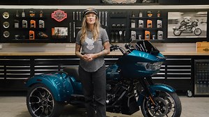 🚀 Nouvelle suspension arrière Harley-Davidson Trike 2026 🚀 Harley-Davidson repousse encore les limites du confort et de la performance avec sa toute nouvelle suspension arrière pour les Trikes 2026. 👉 Débattement de roue doublé, poids non suspendu réduit, et tenue de route nettement améliorée pour une conduite plus fluide, stable et rassurante. Grâce à un nouveau châssis arrière, une transmission de puissance optimisée et des réglages simplifiés, chaque trajet devient plus précis, plus confor