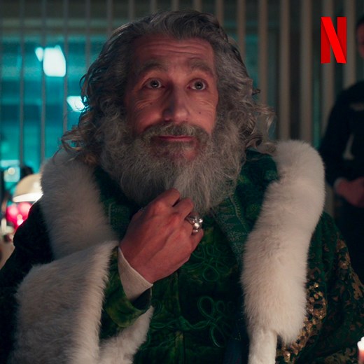 Son crime ? Distribuer trop de cadeaux. Le film SANTA & CIE, avec Alain Chabat, Pio Marmaï et Audrey Tautou, c’est dispo. | Netflix