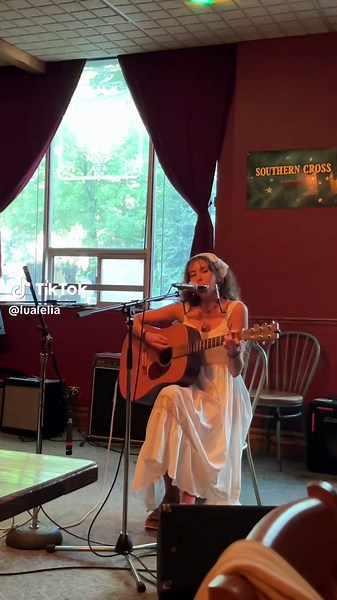 another bit of one of my new songs 🌿 #folkmusic #acoustic #fyp #singersongwriter #indiemusic