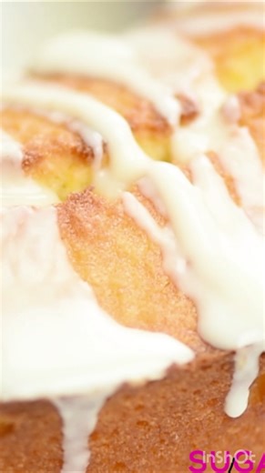 This keto lemon pound cake is incredibly moist and fluffy! | Sugar Free Londoner - Low Carb Recipes