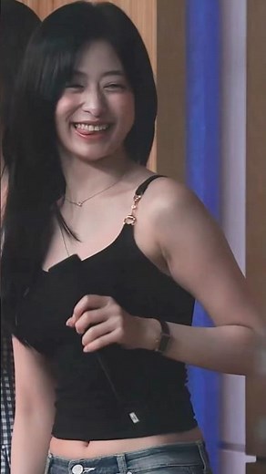 Playful Ahyeon Era Has Arrived 😭 Changed the Lyrics, Teased Pharita & Vibed Through the Outro